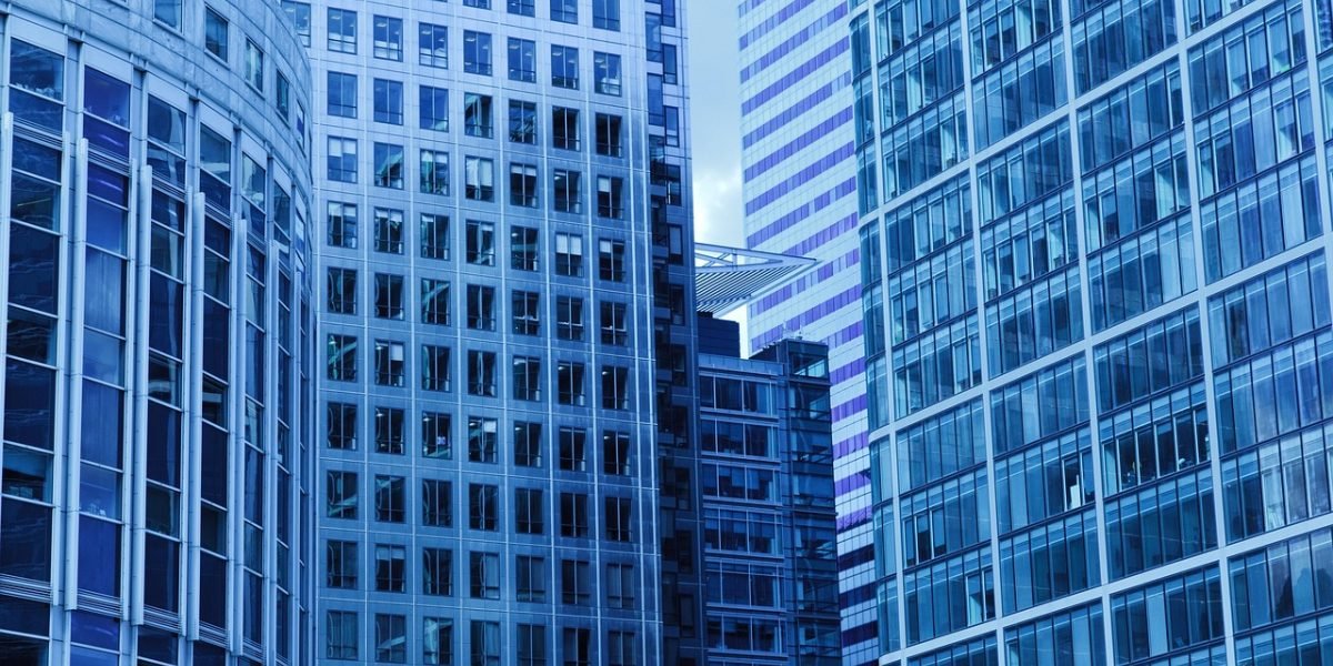 This guide explains how the marketing mix — the 7Ps (Product, Price, Place, Promotion, People, Process, Physical Evidence) — applies to Dubai's ultra-competitiv...
