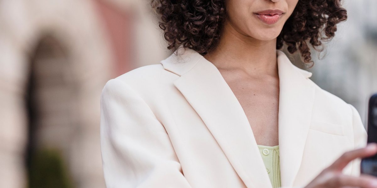 This article explains how influencer marketing, when done correctly, can give Dubai real estate agents a measurable edge in a crowded market. It covers why buye...