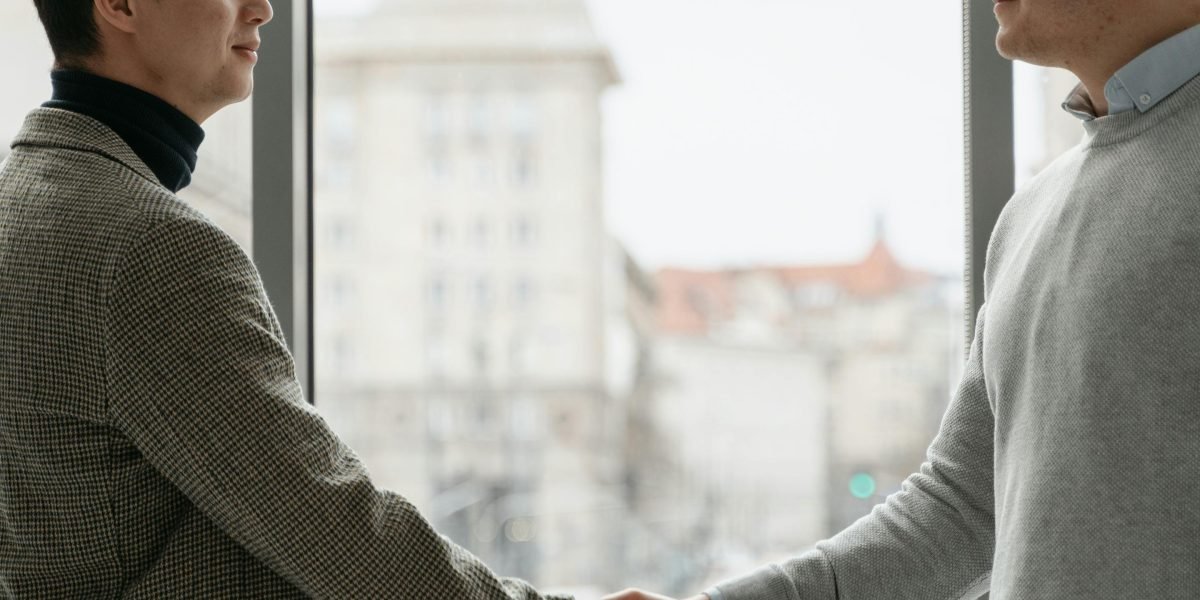 A successful real estate agent confidently engaging with a client, symbolizing effective marketing leading to ready buyers.