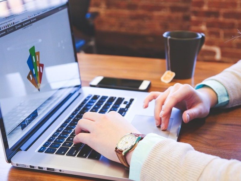 This guide shows Dubai real estate agents how to stop being invisible in search results and start attracting qualified buyers organically. It explains why SEO m...