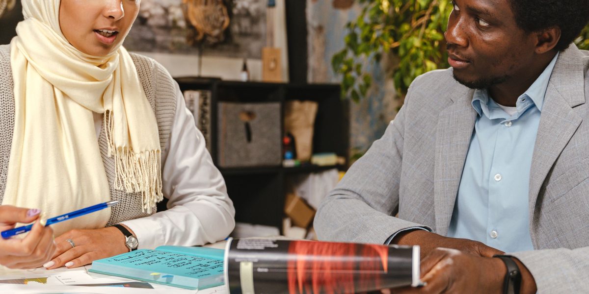 This article is a practical guide for Dubai real estate agents who want to win more clients in the 2026 market by using digital marketing. It explains why onlin...