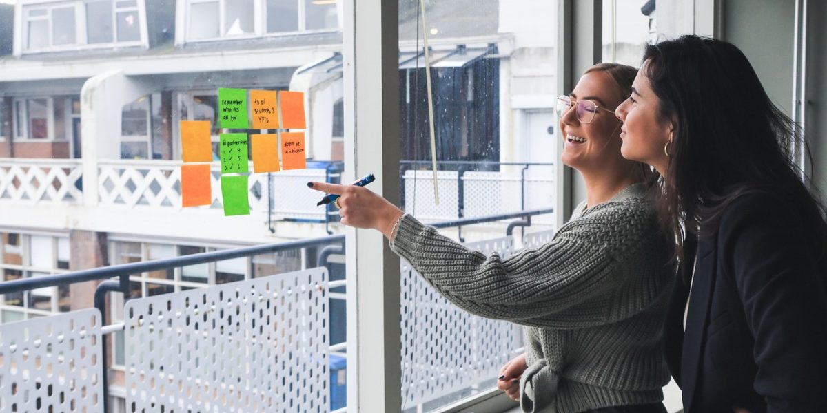 Collaborative content creation helps generate engaging material that attracts leads and builds links.