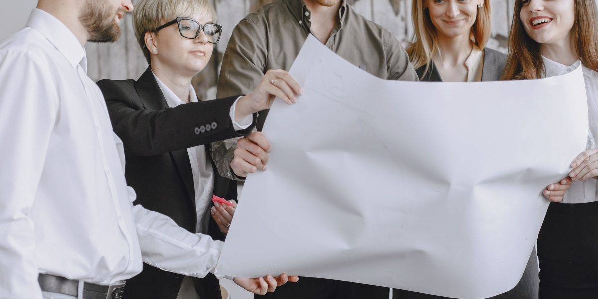 A team collaborating and strategizing, symbolizing the planning of an effective off-page SEO strategy.